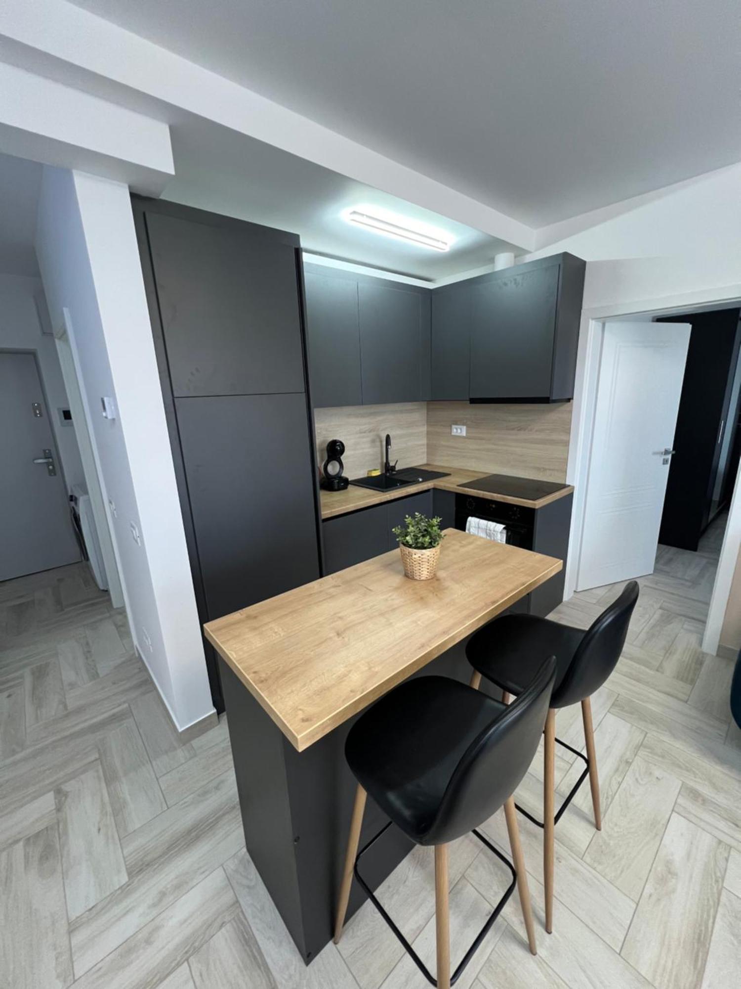 Sunny Avanera Apartment
